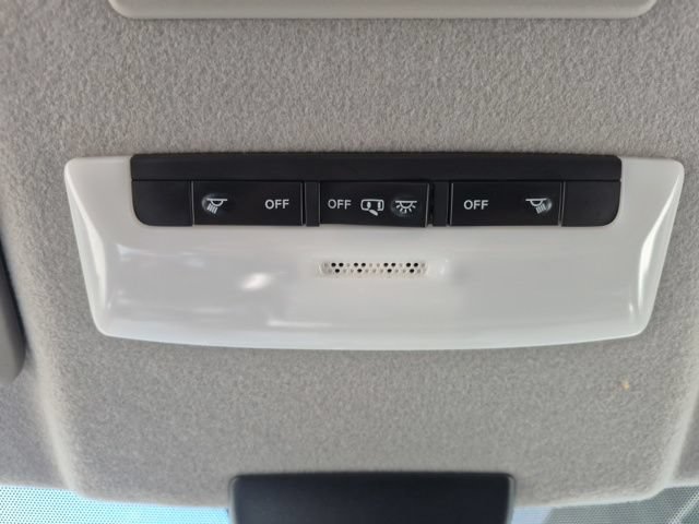 Used 2023 Nissan Kicks SR w/ SR Premium Package FWD image 26