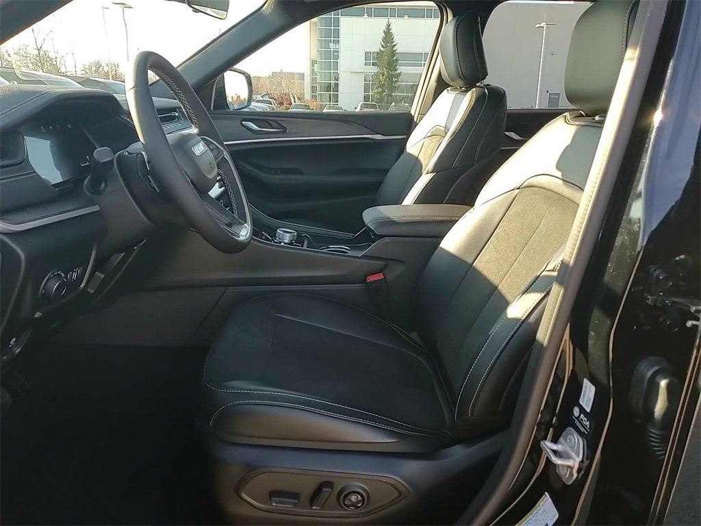 New 2026 Jeep Grand Cherokee Altitude image 10