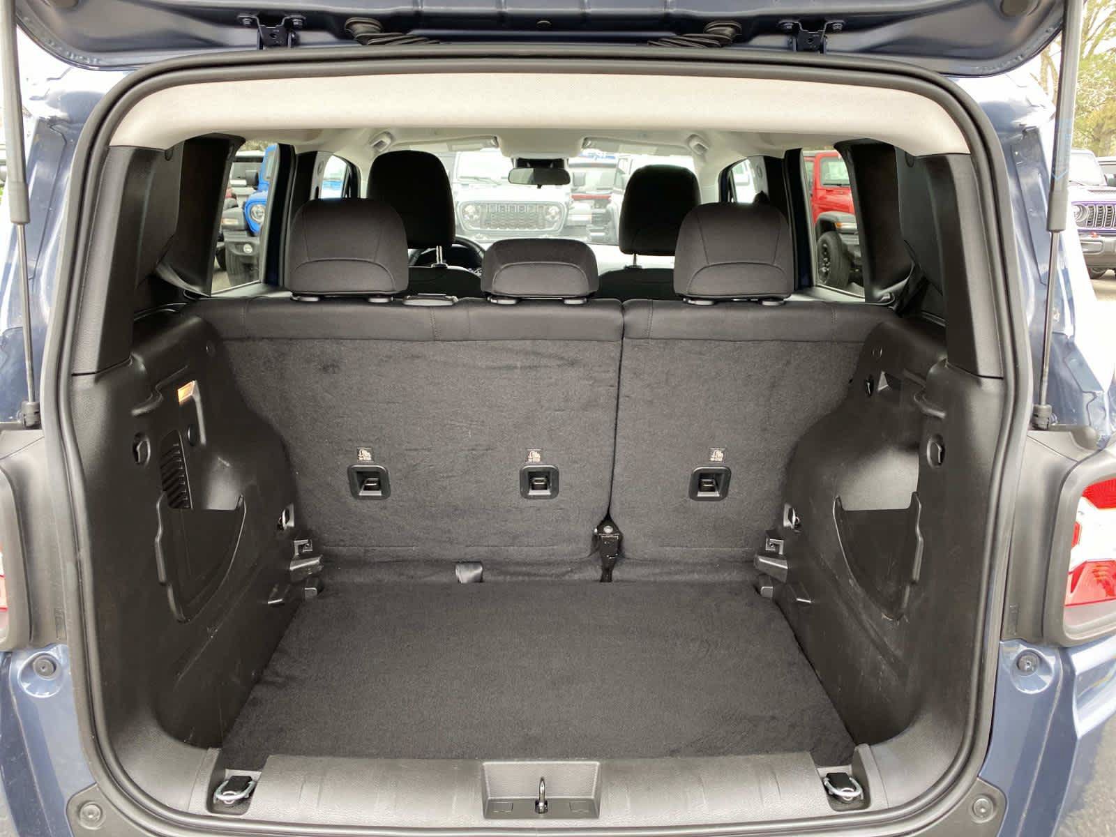 Certified 2022 Jeep Renegade Latitude AWD/4WD image 5