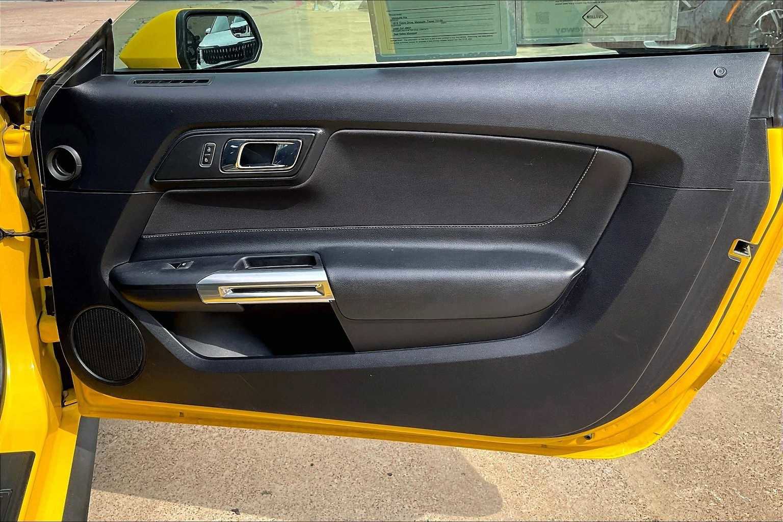 Used 2015 Ford Mustang V6 w/ Equipment Group 051A image 25