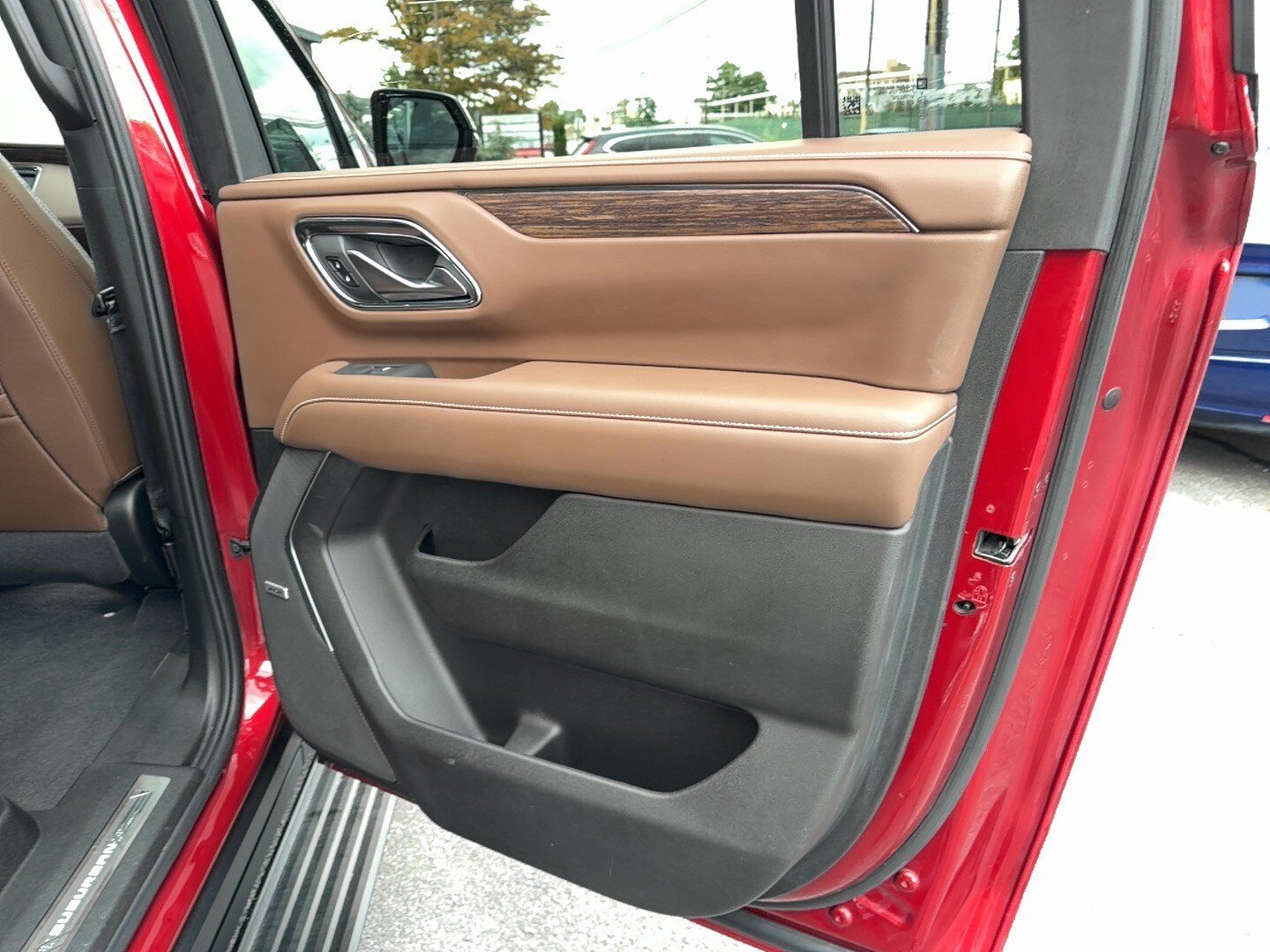 Used 2022 Chevrolet Suburban High Country w/ LPO, Illumination Package AWD/4WD image 31