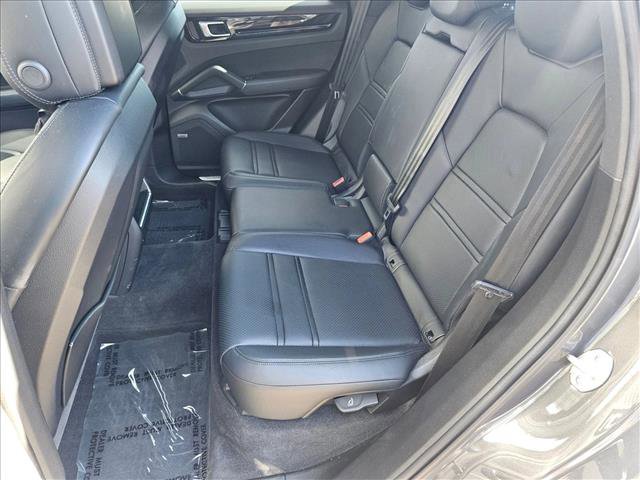 Used 2022 Porsche Cayenne image 16