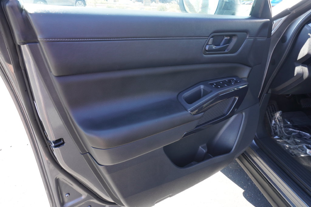 Certified 2025 Nissan Pathfinder SV FWD image 14