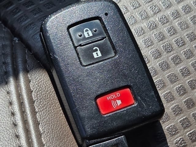 Used 2017 Toyota Tacoma Limited w/ Tow Package AWD/4WD image 35