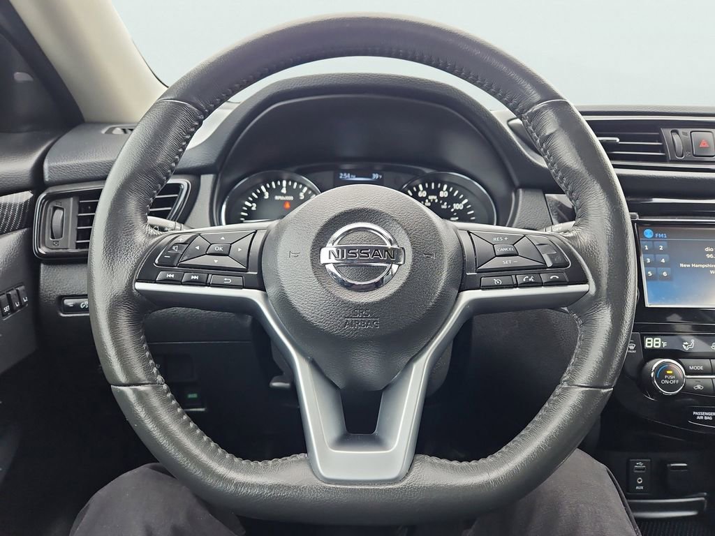 Used 2017 Nissan Rogue SL image 32