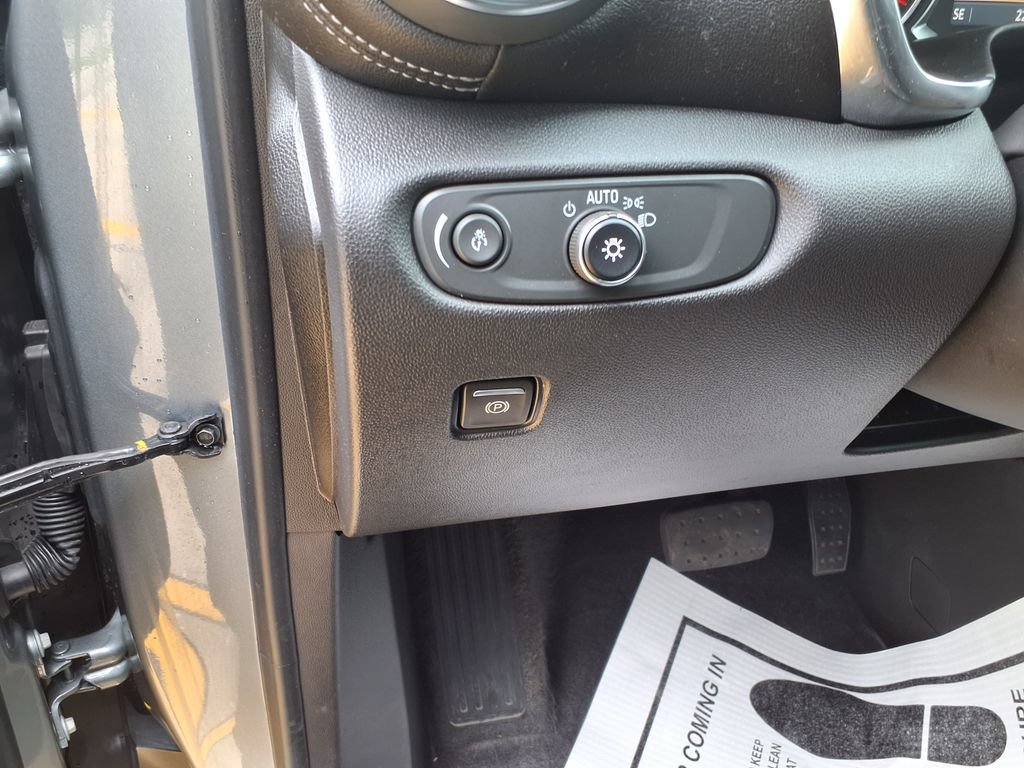 Used 2024 Chevrolet Blazer LT FWD image 24