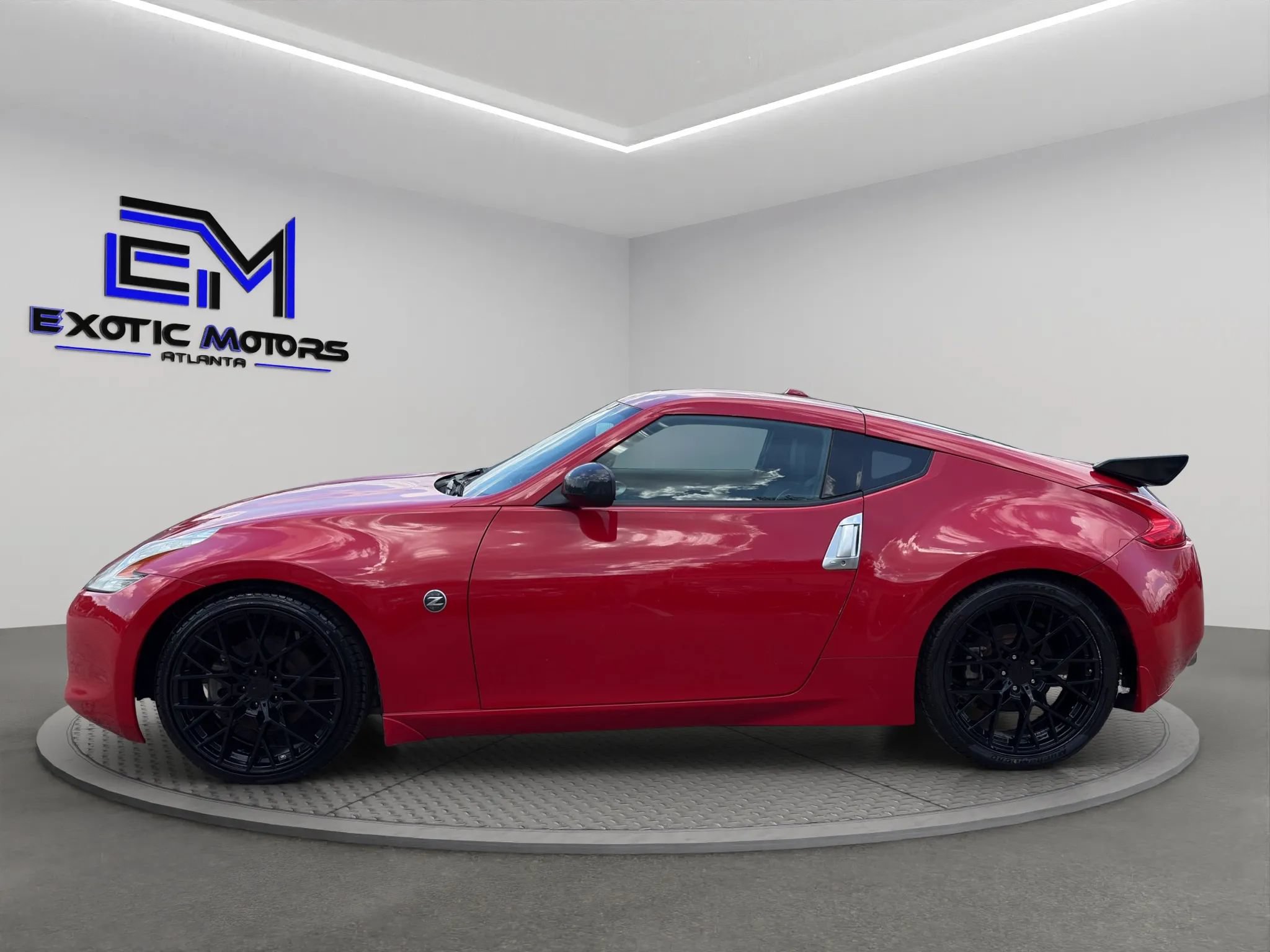 Used 2009 Nissan 370Z Touring RWD image 2