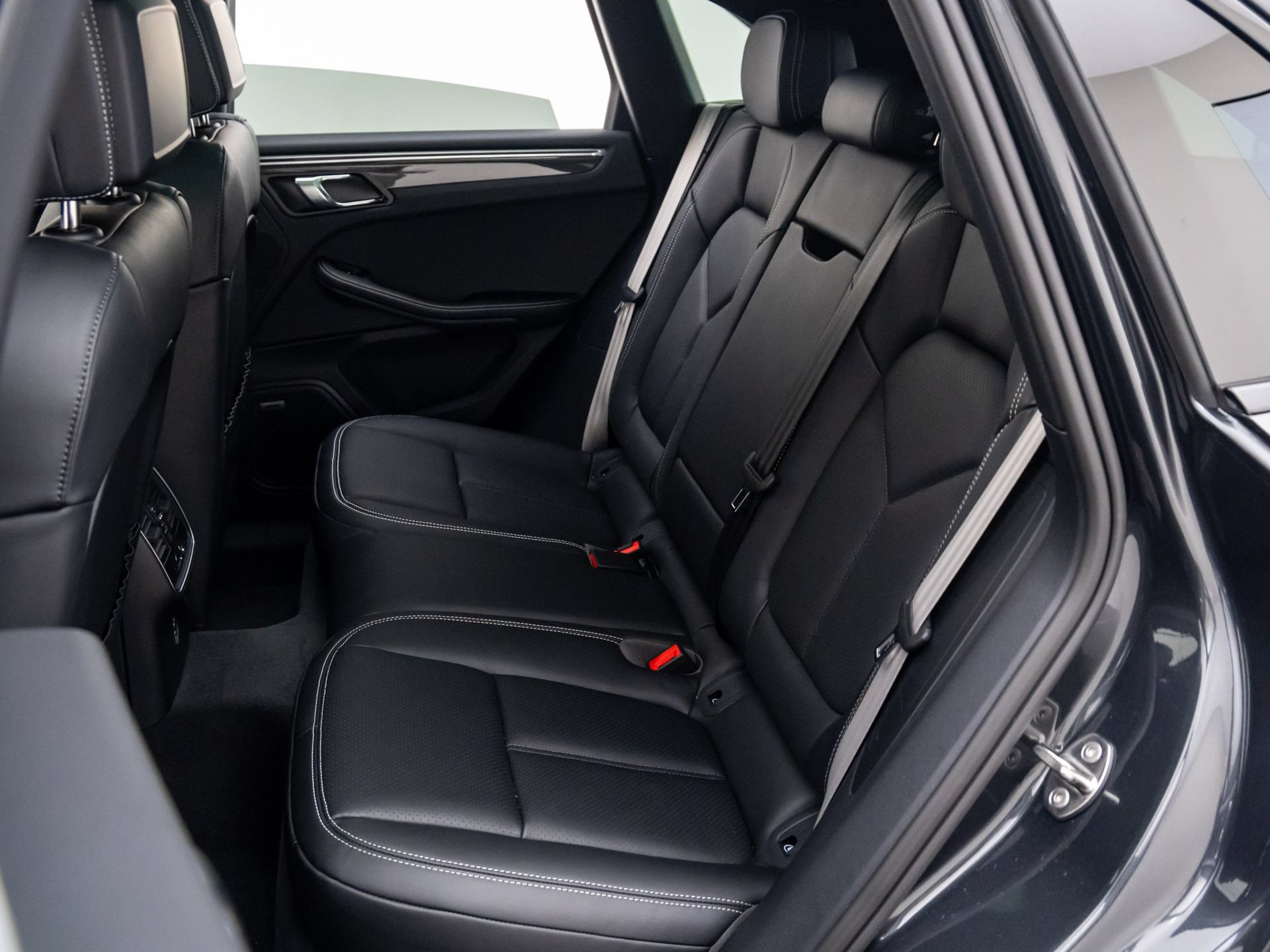 New 2026 Porsche Macan Turbo AWD/4WD image 19