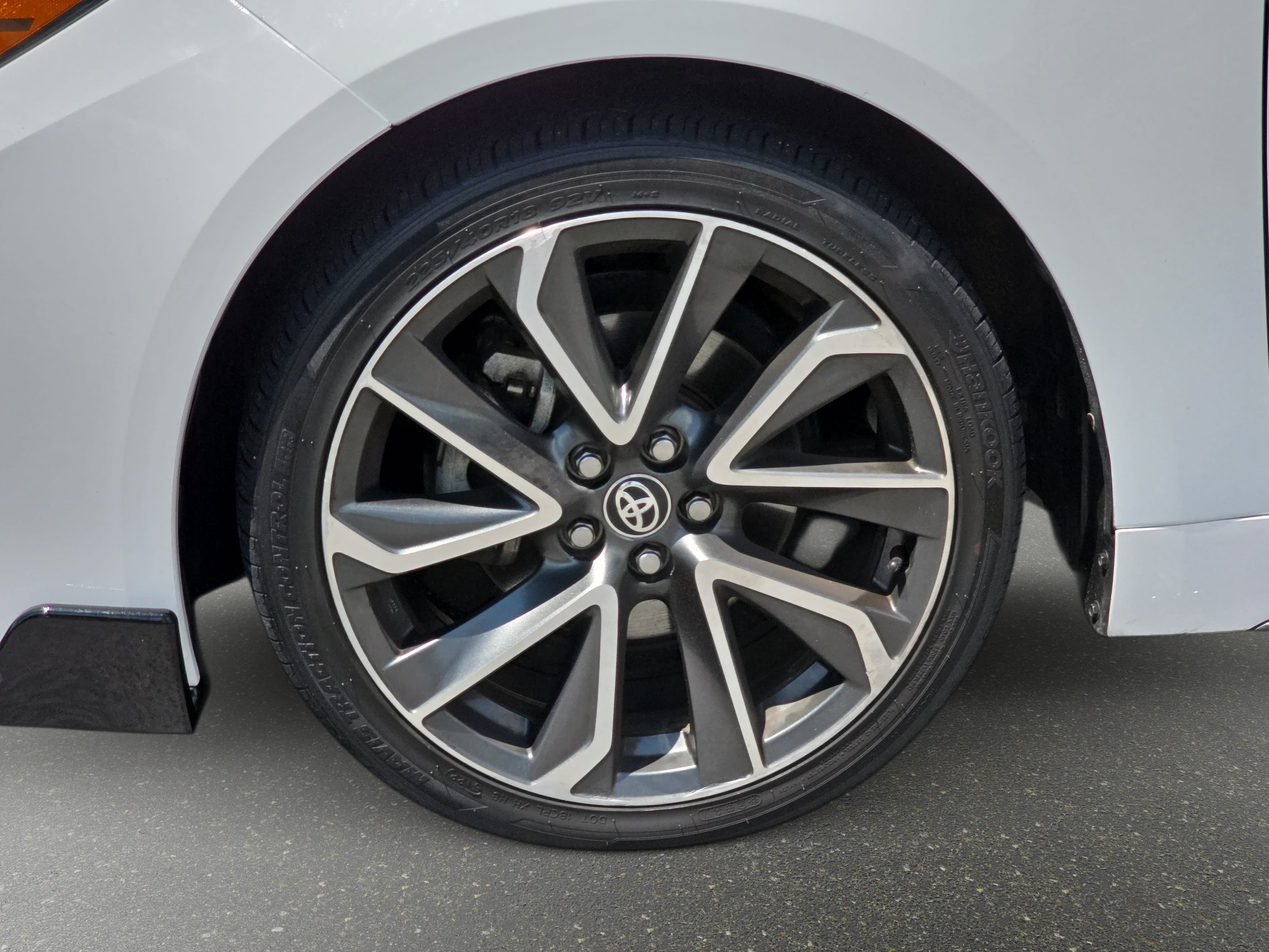Used 2020 Toyota Corolla SE FWD image 29