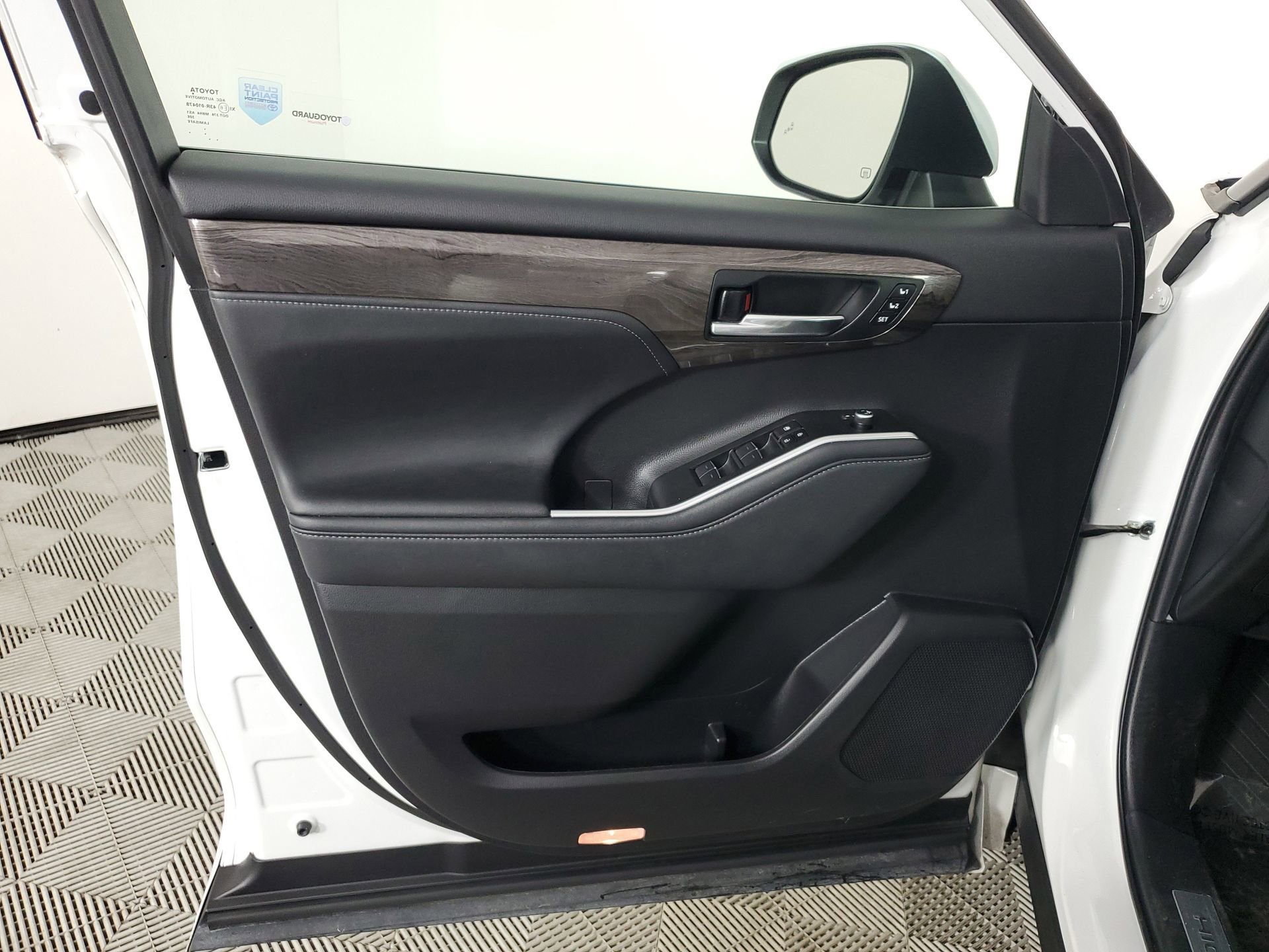 Used 2023 Toyota Highlander Limited image 23