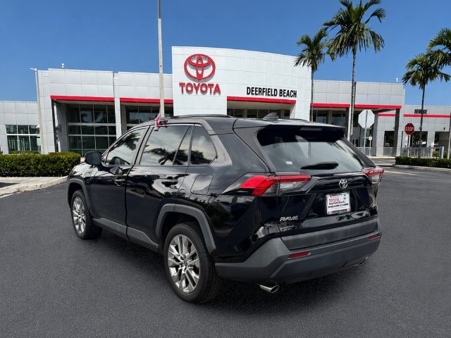 Used 2021 Toyota RAV4 XLE Premium FWD image 5