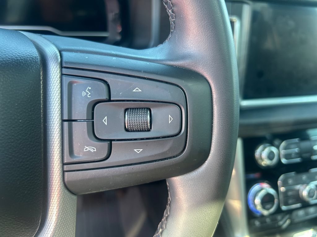 Used 2023 GMC Yukon XL Denali AWD/4WD image 25