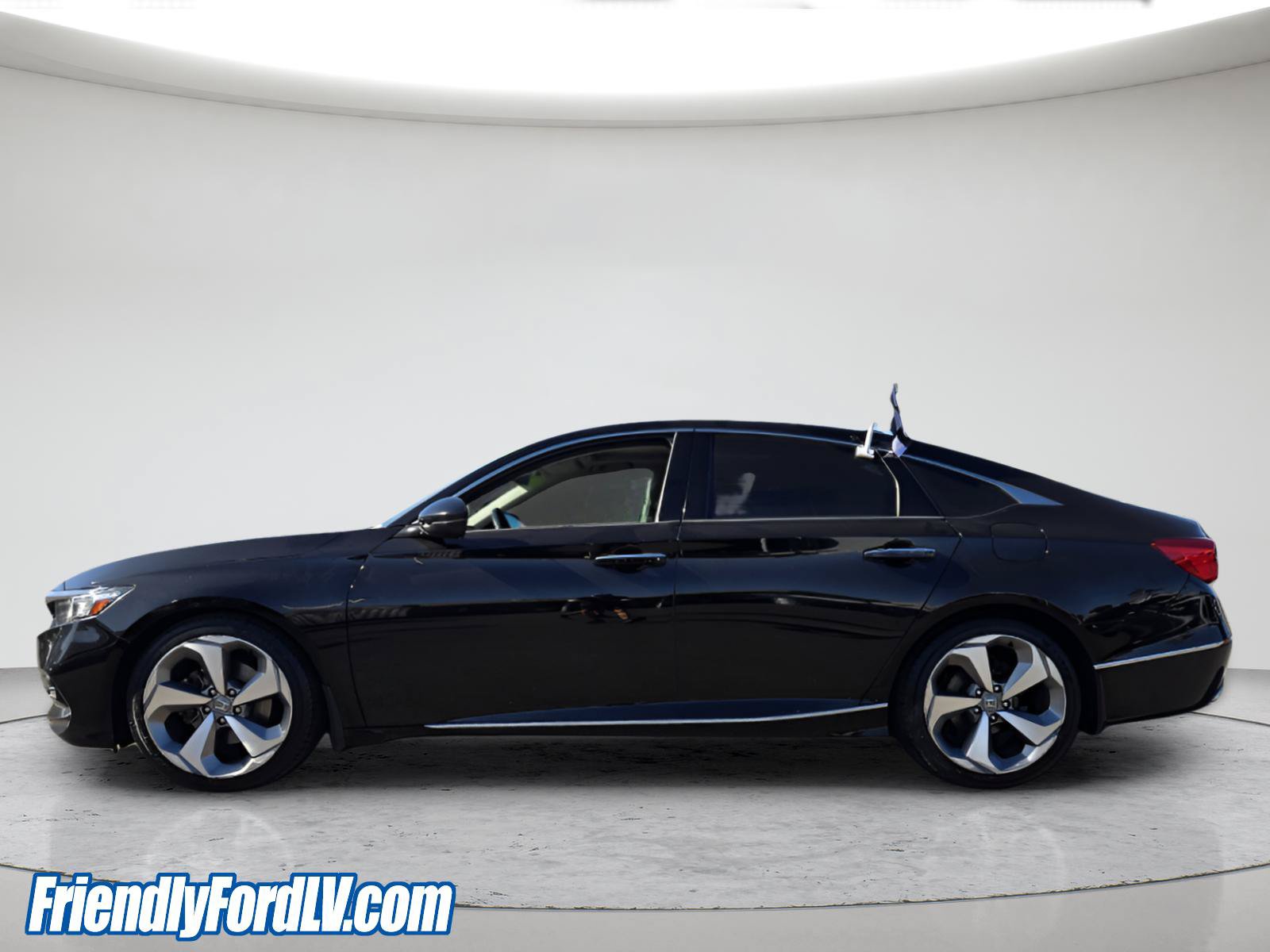 Used 2018 Honda Accord Touring image 3
