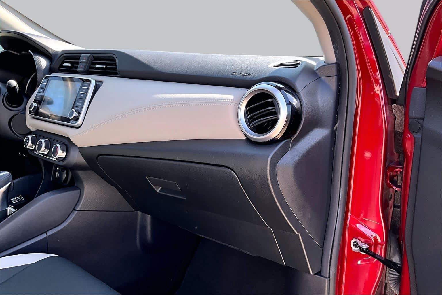 Used 2020 Nissan Versa SV FWD image 15
