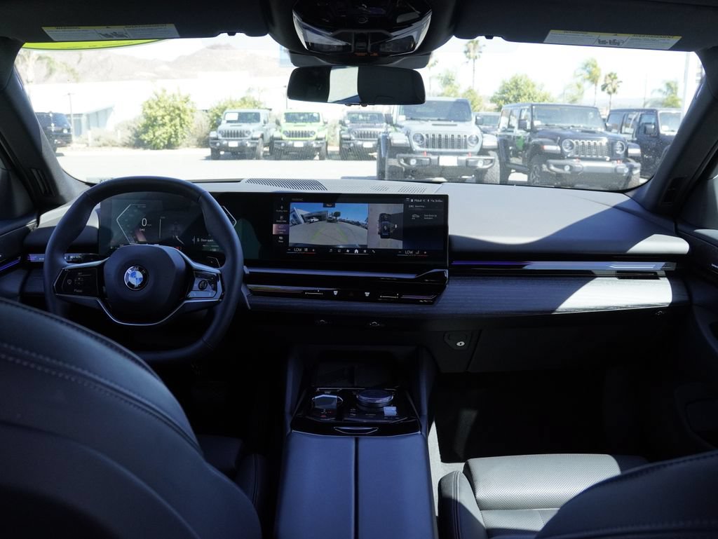 Used 2026 BMW 530i w/ Premium Package RWD image 28