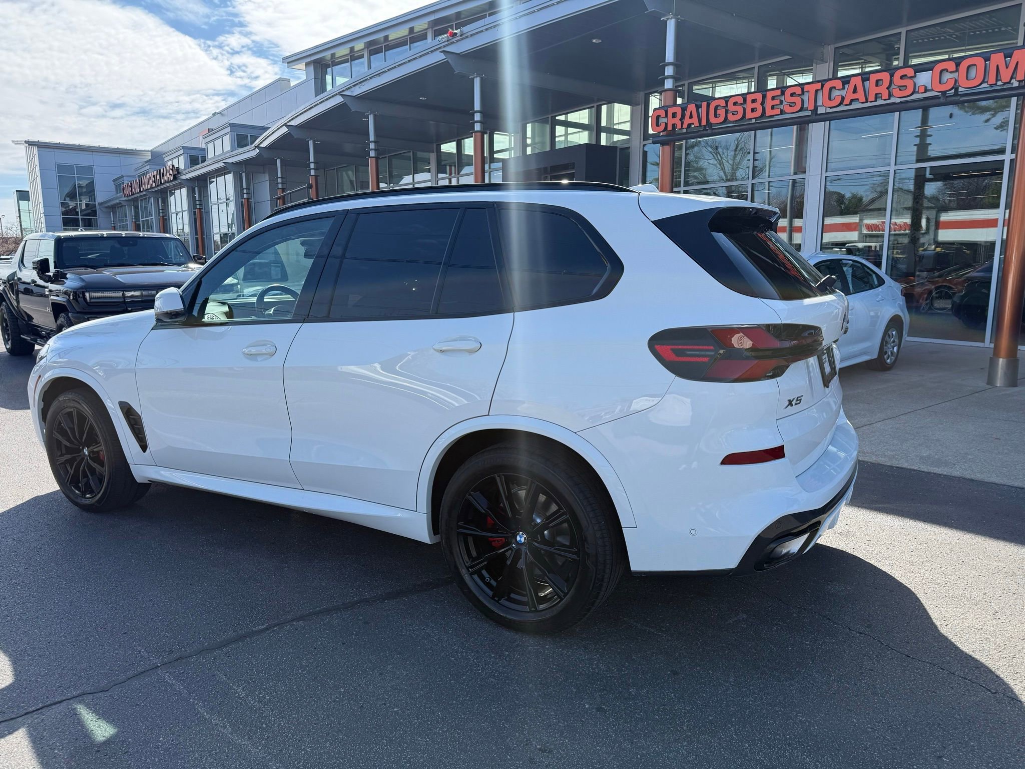 Used 2024 BMW X5 xDrive40i w/ Executive Package image 3