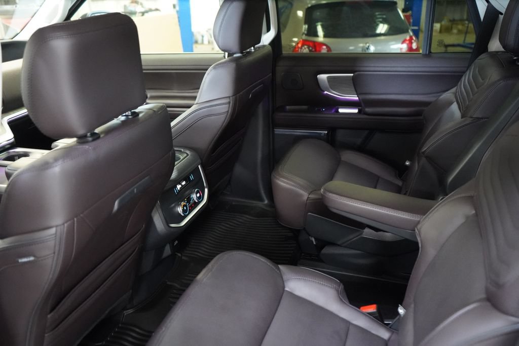 New 2025 Ford Expedition Platinum w/ Platinum Ultimate Package AWD/4WD image 28