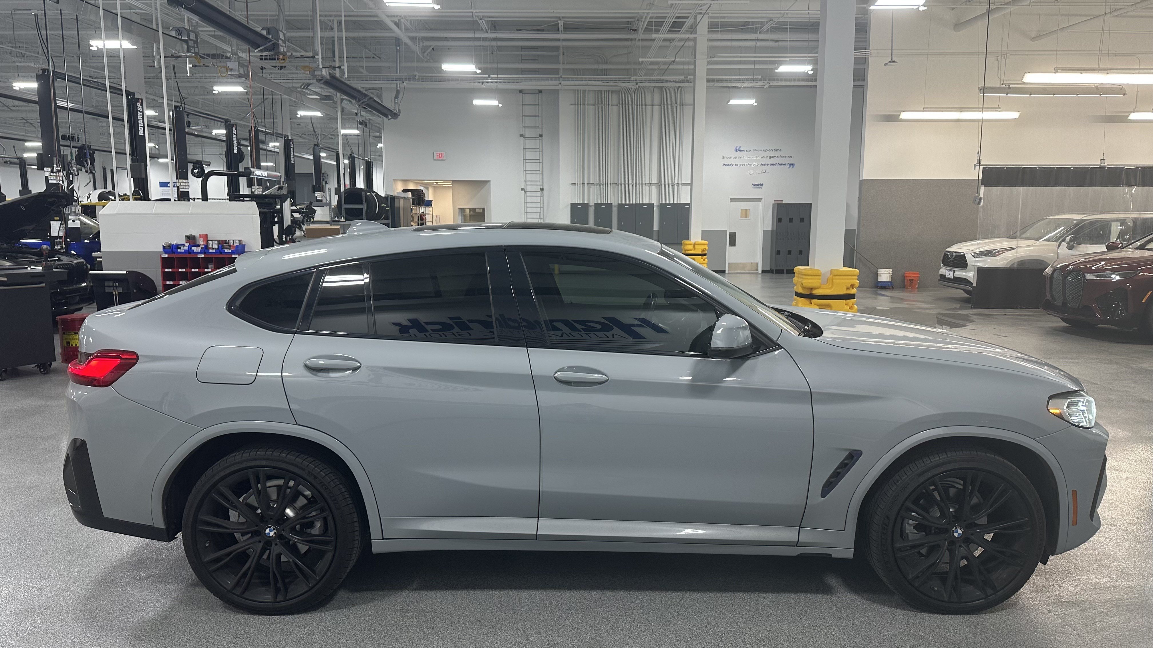 Used 2022 BMW X4 xDrive30i w/ M Sport Package 2 AWD/4WD image 11