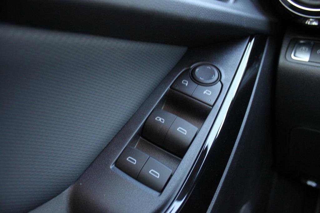 New 2026 Chevrolet Equinox LT w/ Convenience Package II image 13