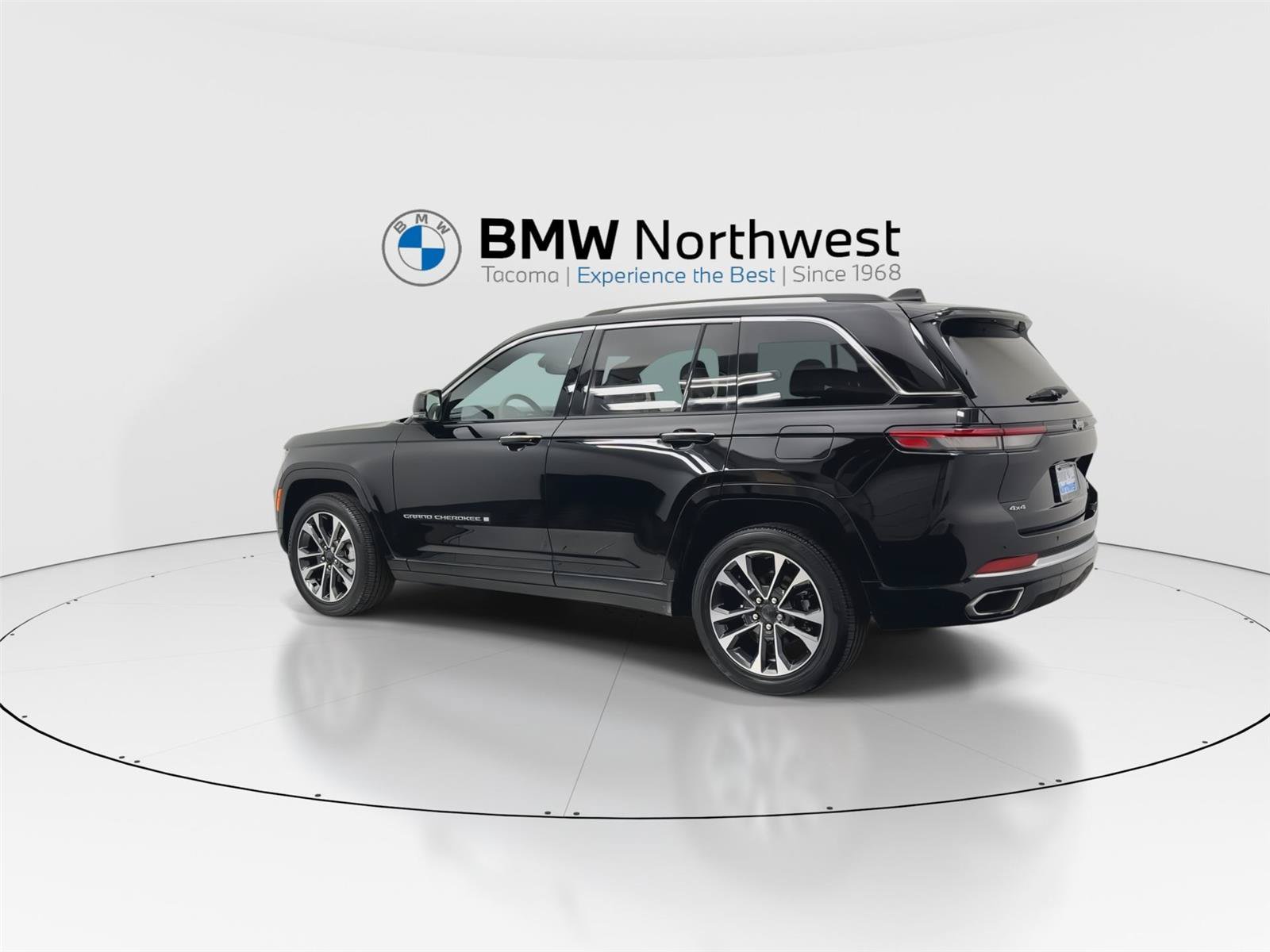 Used 2022 Jeep Grand Cherokee Overland AWD/4WD image 12