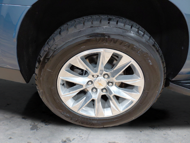 Used 2025 Chevrolet Suburban Premier AWD/4WD image 9