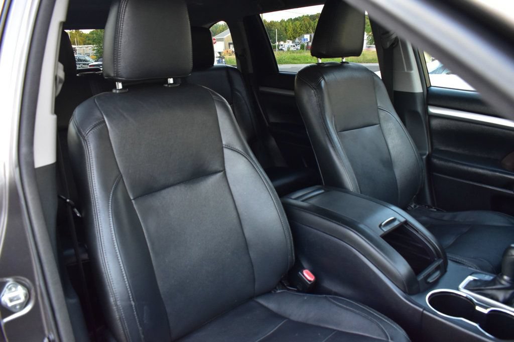 Used 2014 Toyota Highlander LE FWD image 15
