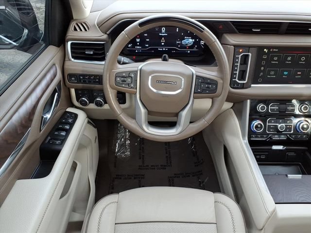 Used 2023 GMC Yukon Denali w/ Advanced Technology Package AWD/4WD image 18