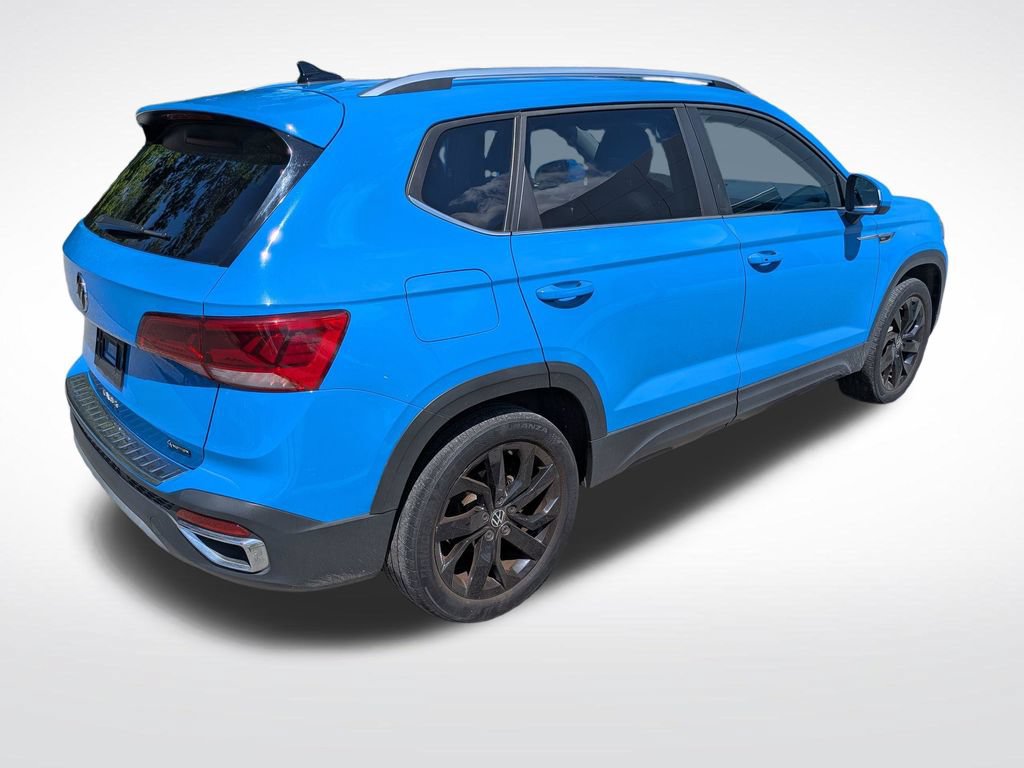 Used 2023 Volkswagen Taos SE w/ Panoramic Sunroof Package AWD/4WD image 3