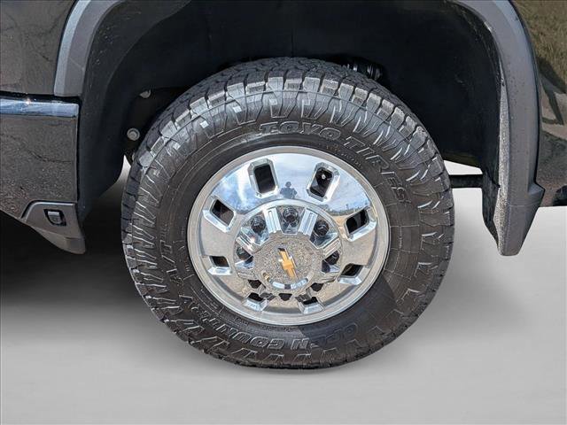 Used 2024 Chevrolet Silverado 3500 High Country w/ High Country Premium Package image 9
