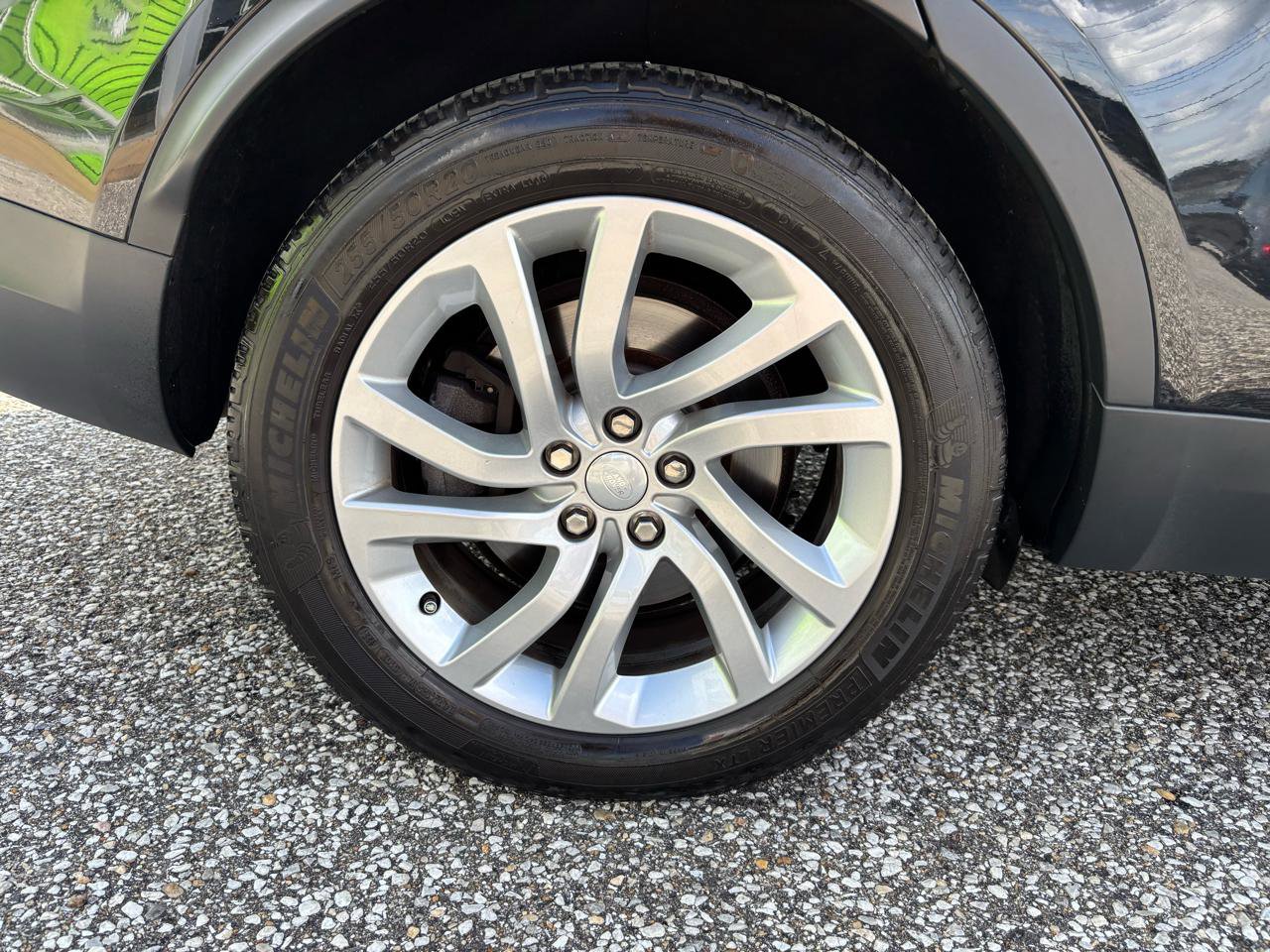 Used 2017 Land Rover Discovery HSE image 34