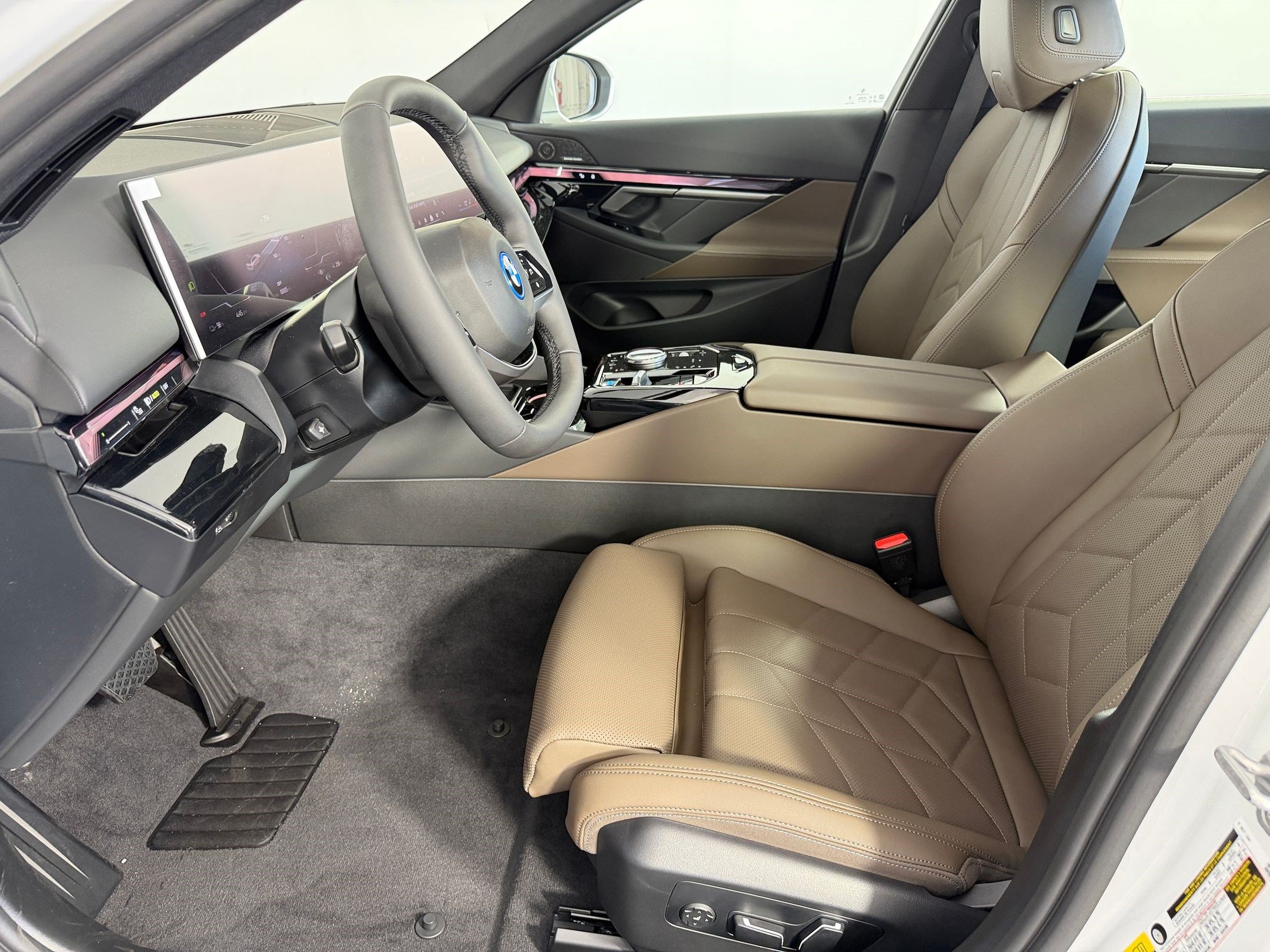 Used 2027 BMW i5 eDrive40 w/ Convenience Package RWD image 5
