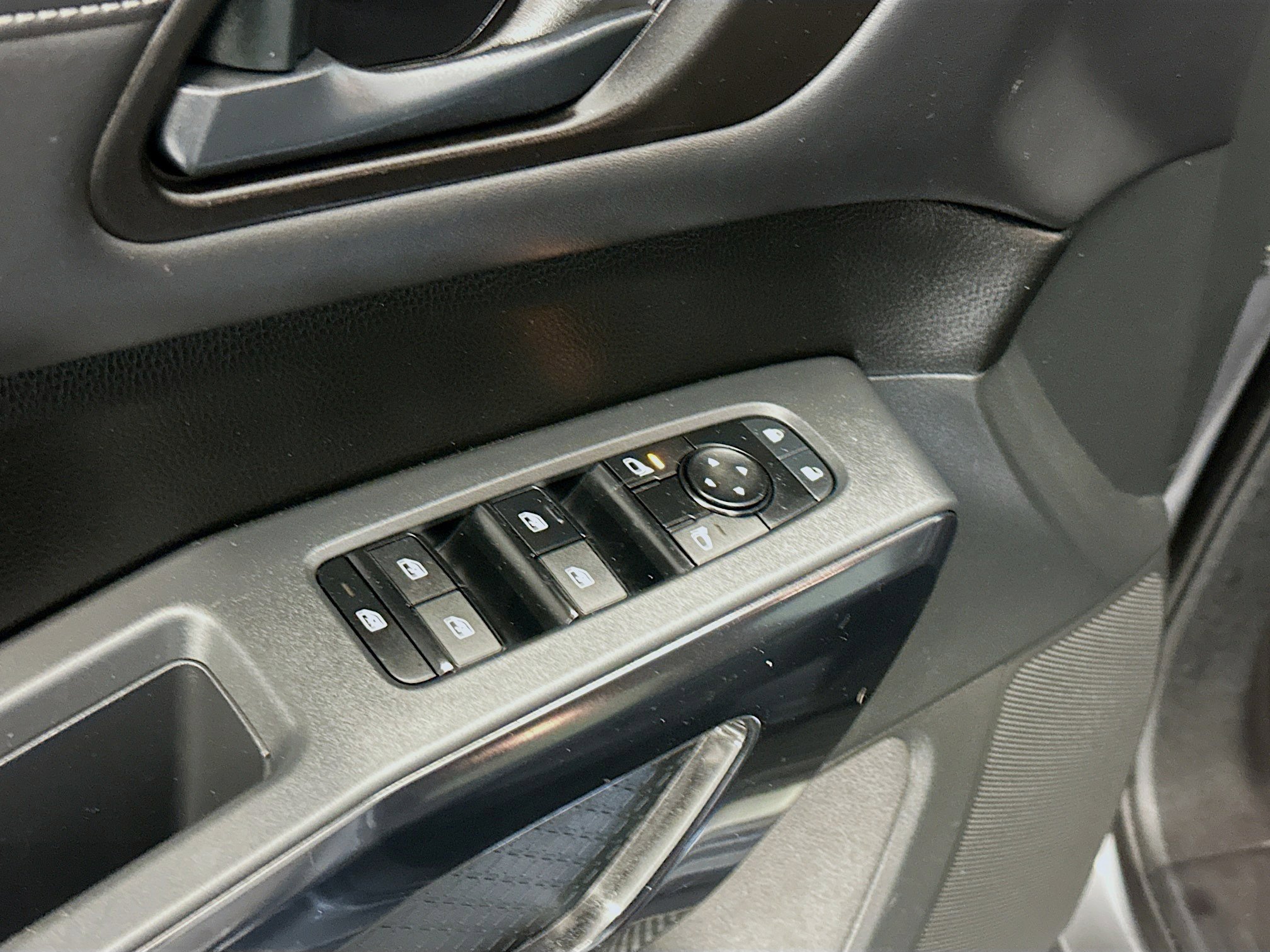 Used 2023 Nissan Pathfinder SV w/ SV Premium Package image 15