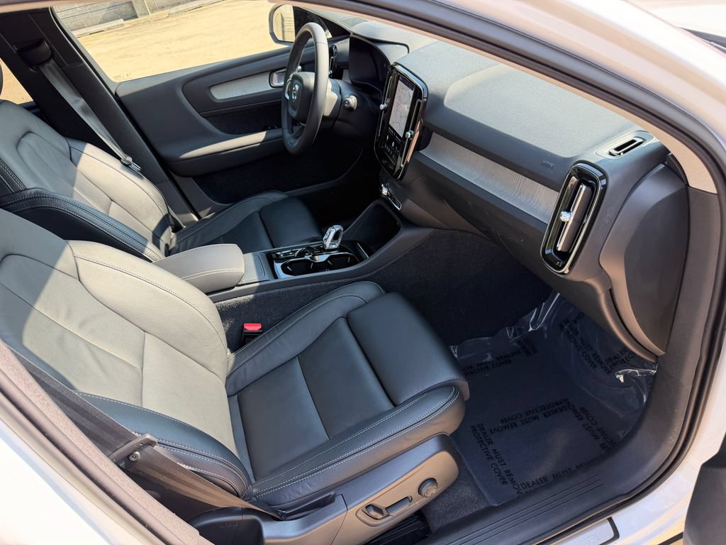 Certified 2023 Volvo XC40 B5 Plus w/ Protection Package Premier AWD/4WD image 22