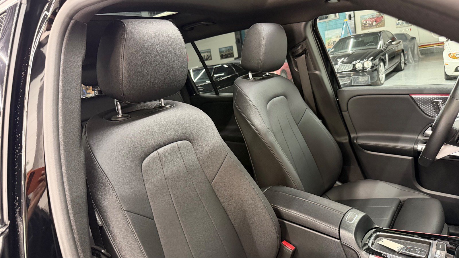 Used 2024 Mercedes-Benz GLB 250 4MATIC w/ Driver Assistance Package image 36