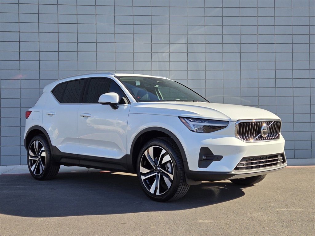 New 2025 Volvo XC40 B5 Plus w/ Climate Package image 3
