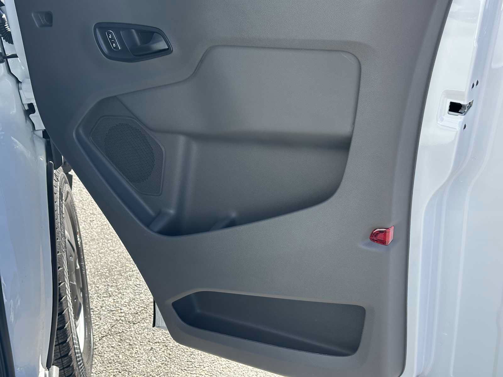 New 2026 Ford Transit 250 148 Medium Roof w/ Load Area Protection Package RWD image 20