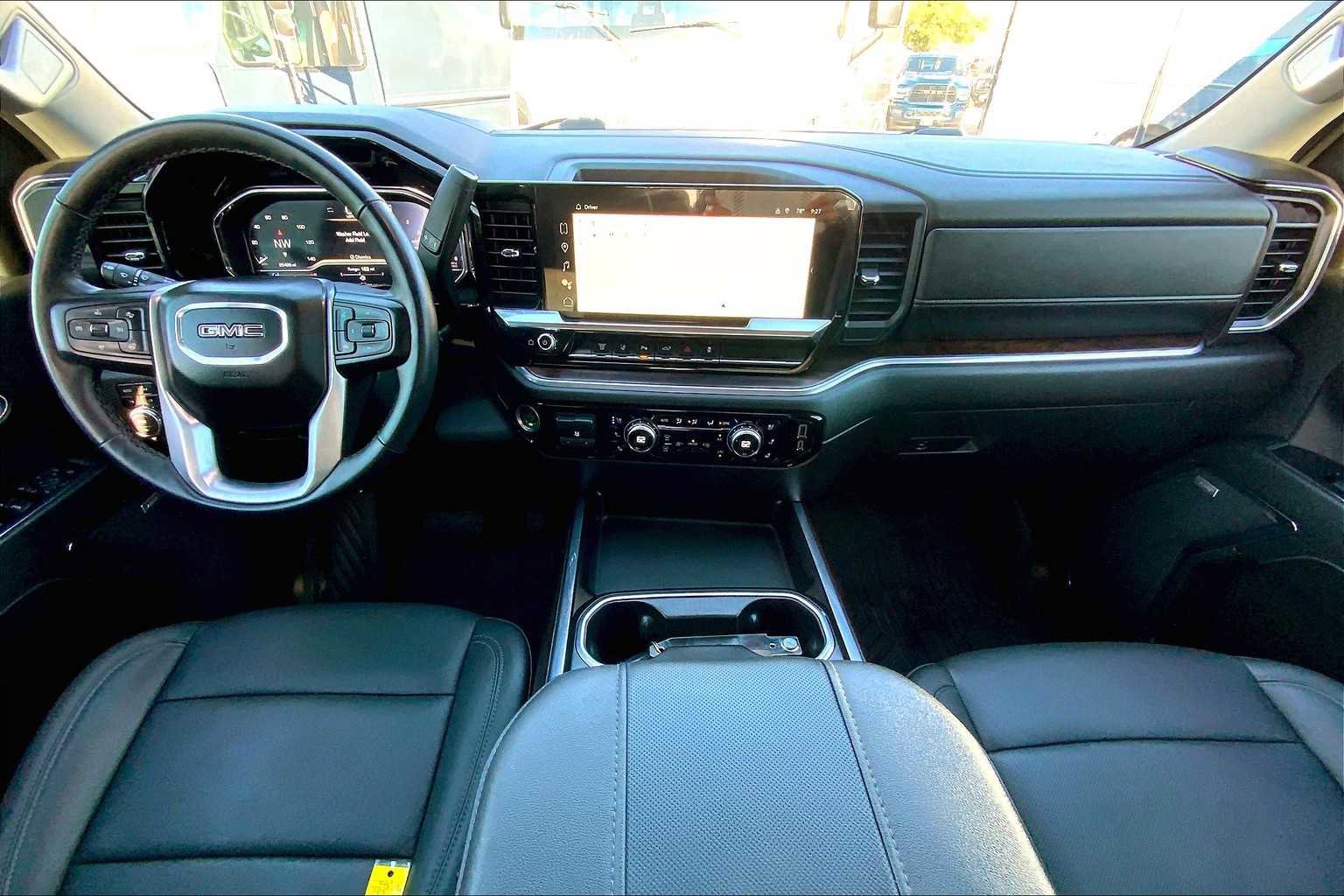 Used 2024 GMC Sierra 2500 SLT w/ SLT Premium Package image 25