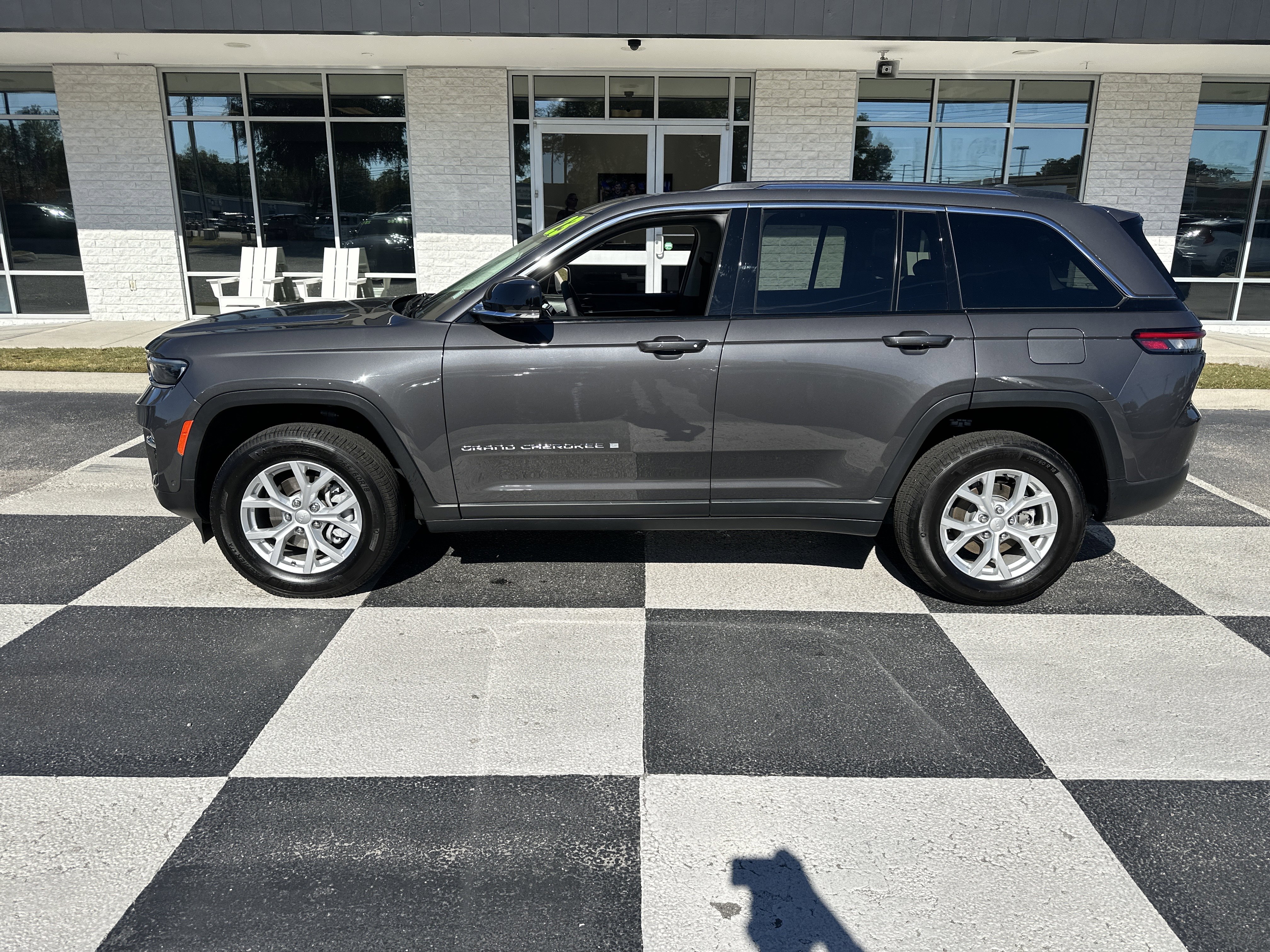 Used 2023 Jeep Grand Cherokee Limited w/ Luxury Tech Group II