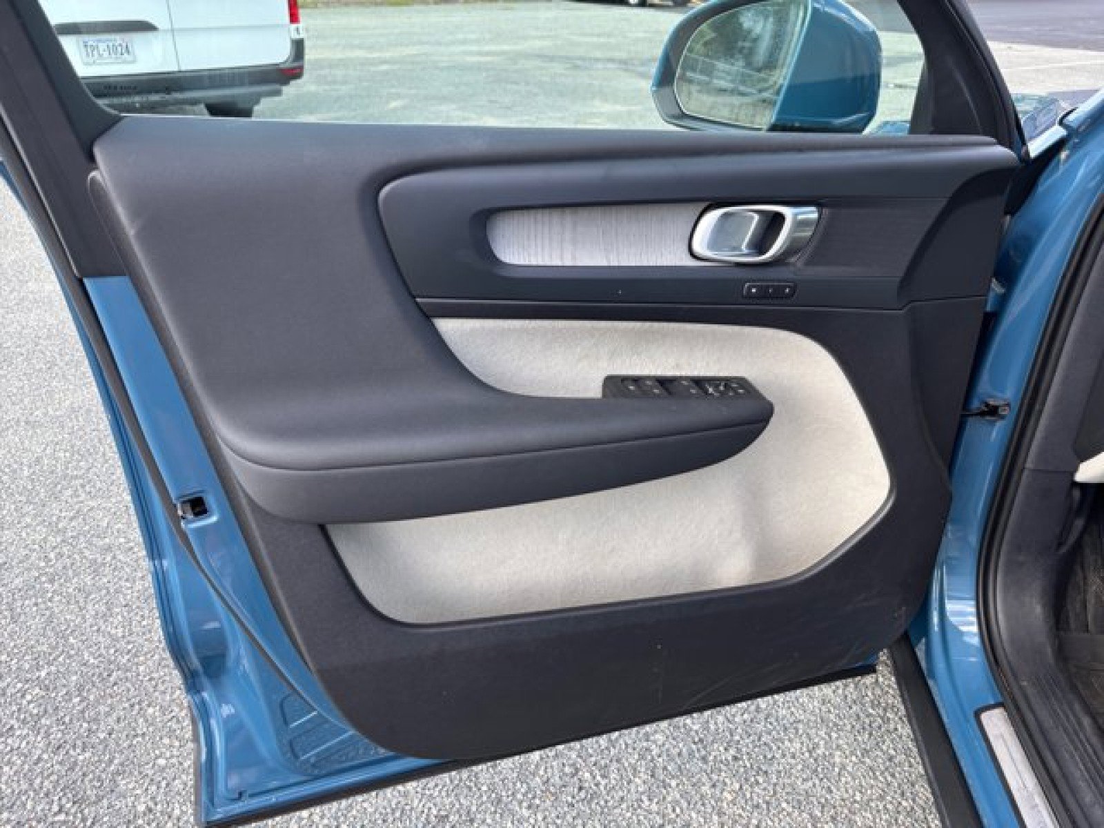 Used 2023 Volvo XC40 B5 Plus w/ Driver Assist Package image 21