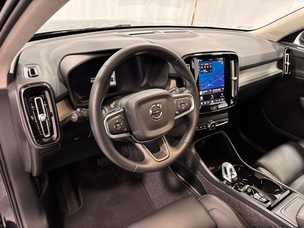 Certified 2025 Volvo XC40 B5 Plus image 13