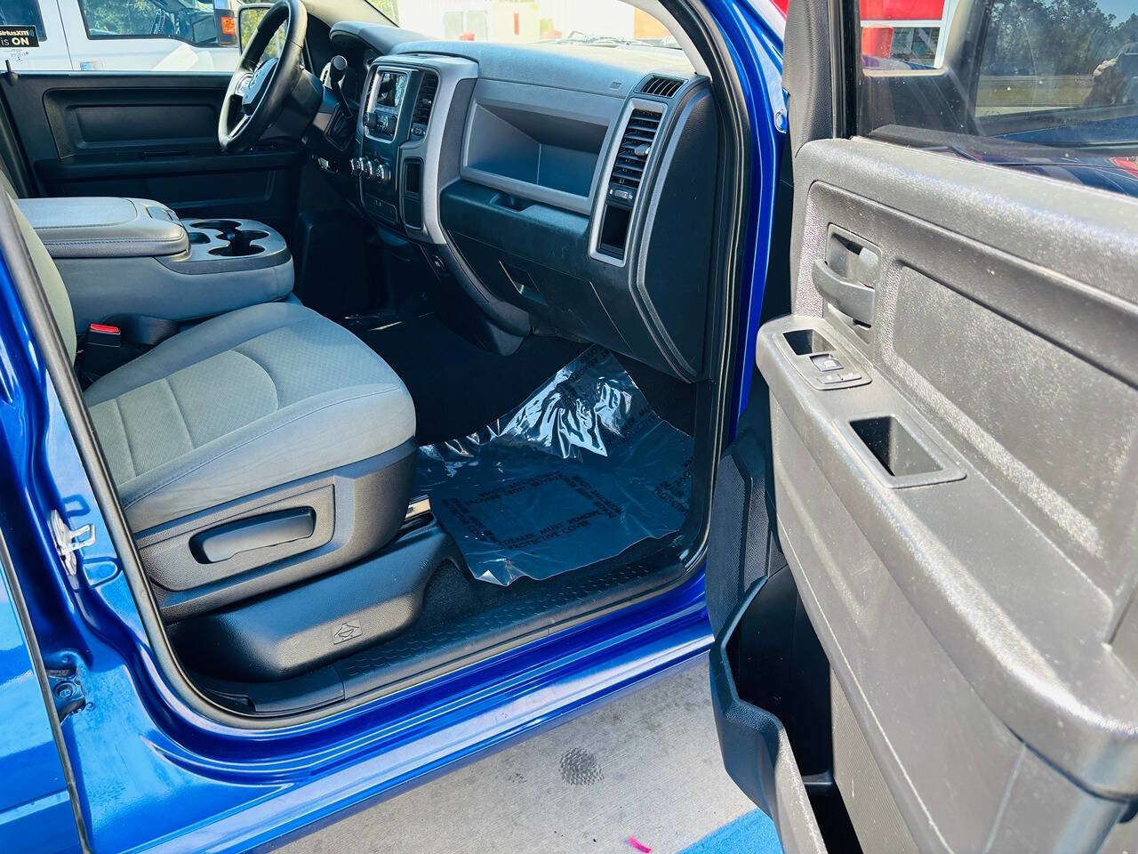 Used 2015 RAM 1500 ST w/ SXT Appearance Group image 18