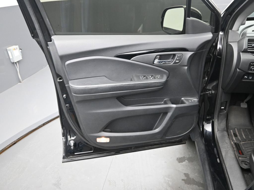Used 2017 Honda Pilot Touring image 12