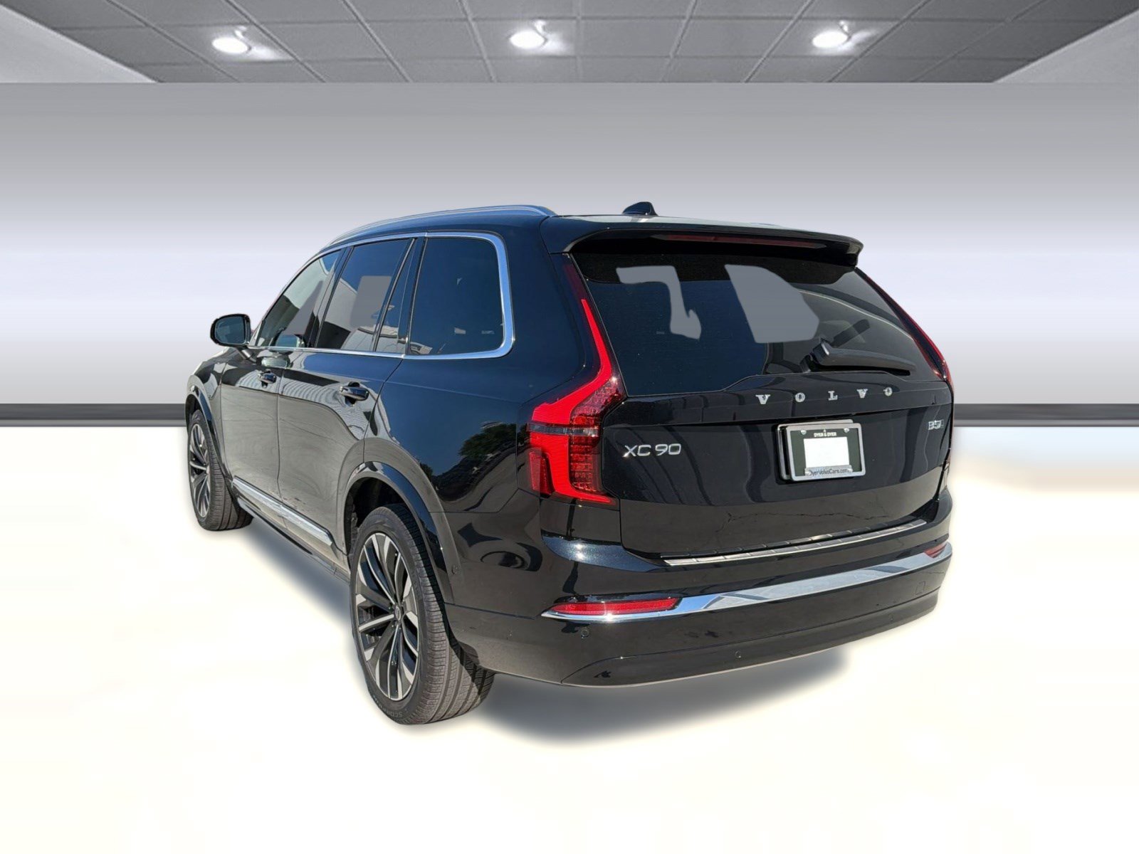 Used 2025 Volvo XC90 B5 Plus w/ Protection Package Premier AWD/4WD image 3