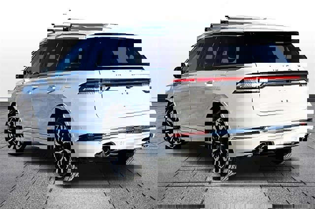 Used 2023 Lincoln Aviator Black Label Grand Touring w/ Class IV Trailer Tow Package image 5