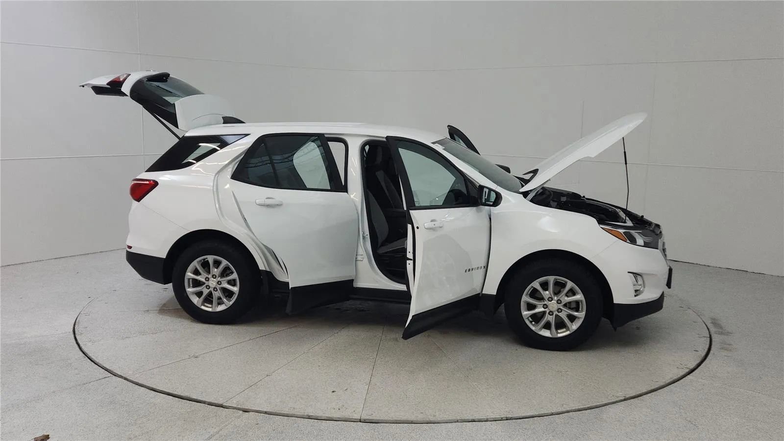 Used 2021 Chevrolet Equinox LS FWD image 16