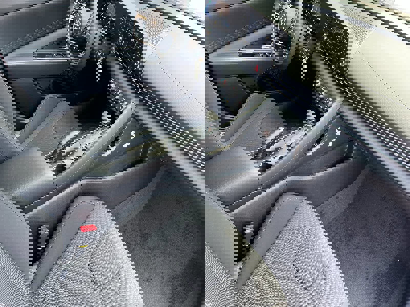 Certified 2025 Hyundai Elantra SE image 35