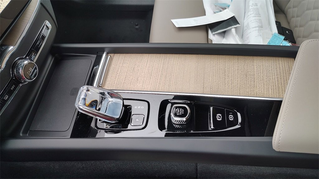 New 2026 Volvo XC60 B5 Plus w/ Climate Package image 21