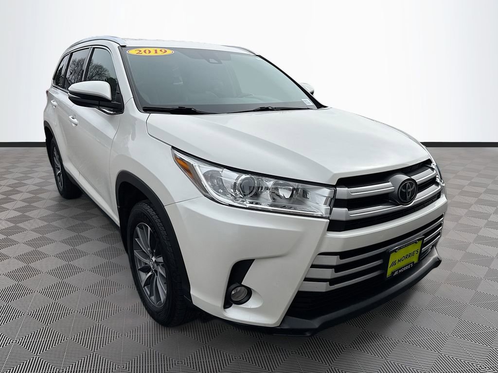 Used 2019 Toyota Highlander XLE image 3
