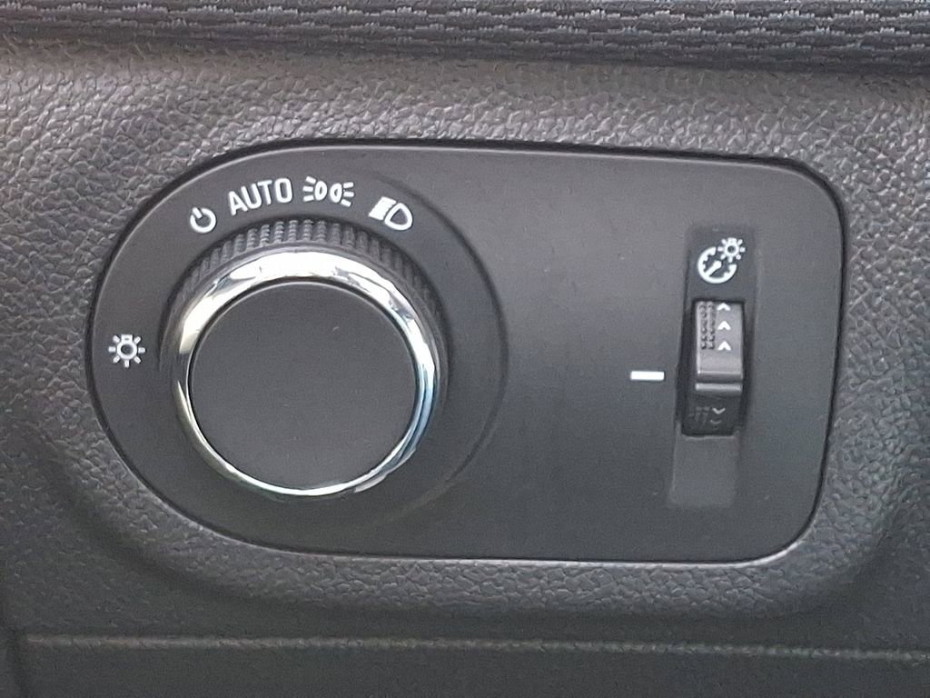 Used 2017 Chevrolet Cruze LT w/ Convenience Package image 24