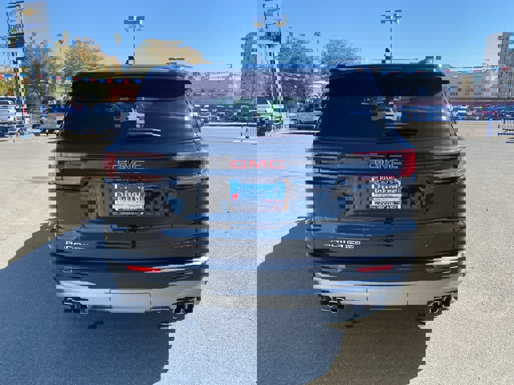 Used 2025 GMC Acadia Elevation image 9